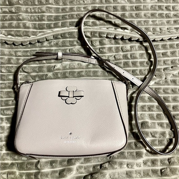 kate spade Handbags - EUC Kate Spade Gray Pebbled Leather Crossbody Bag Purse